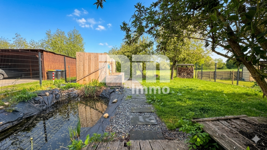 Vielseitiges Immobilien-Ensemble mit 2 modernisierten Haushälften + Carport und Garten/Terrasse - Gartenbereich / Separater Zugang